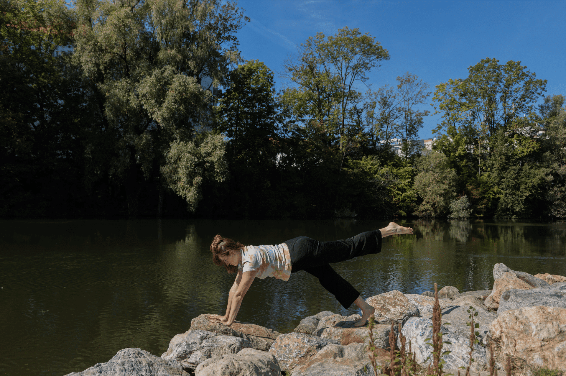 Frau in der Plank (Yoga)