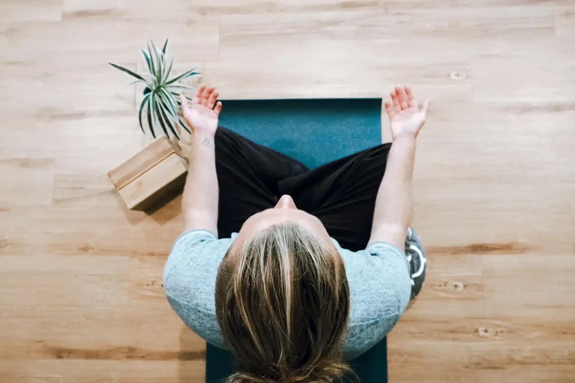 Person während der Meditation