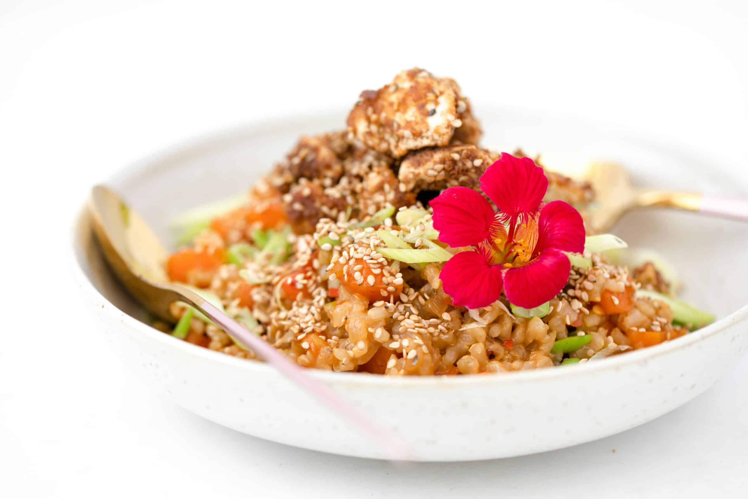 Ein Gericht mit Tofu